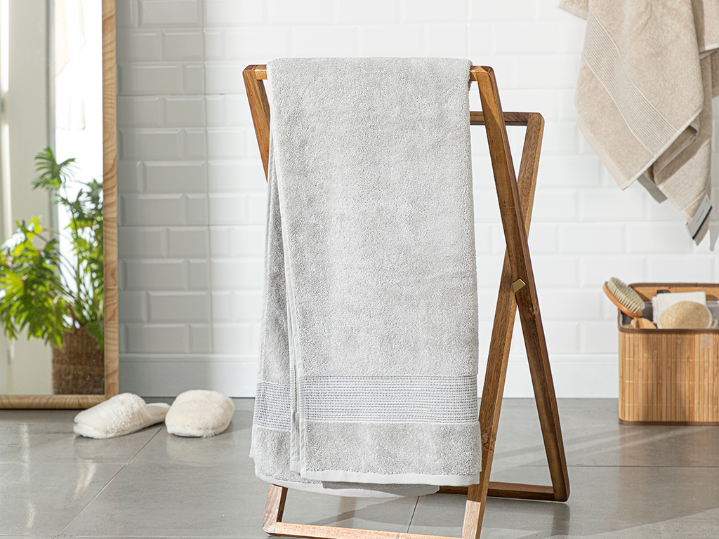 Deluxe Bath Towel Timeless