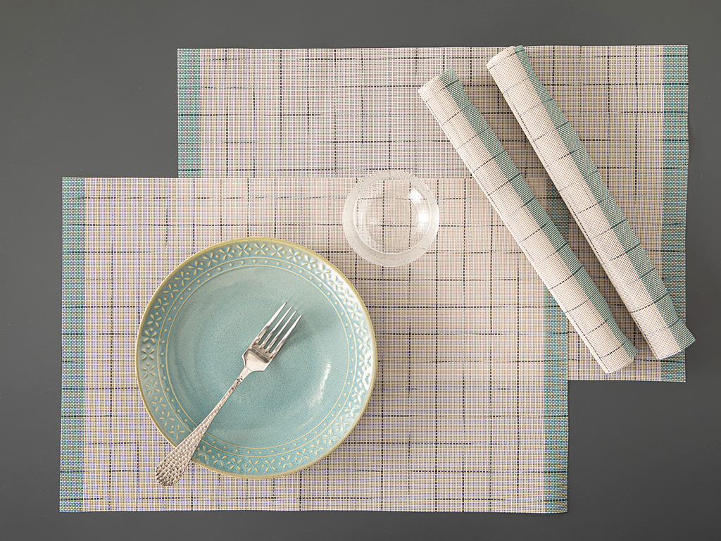 Carrie Place Mat Blurred Lines