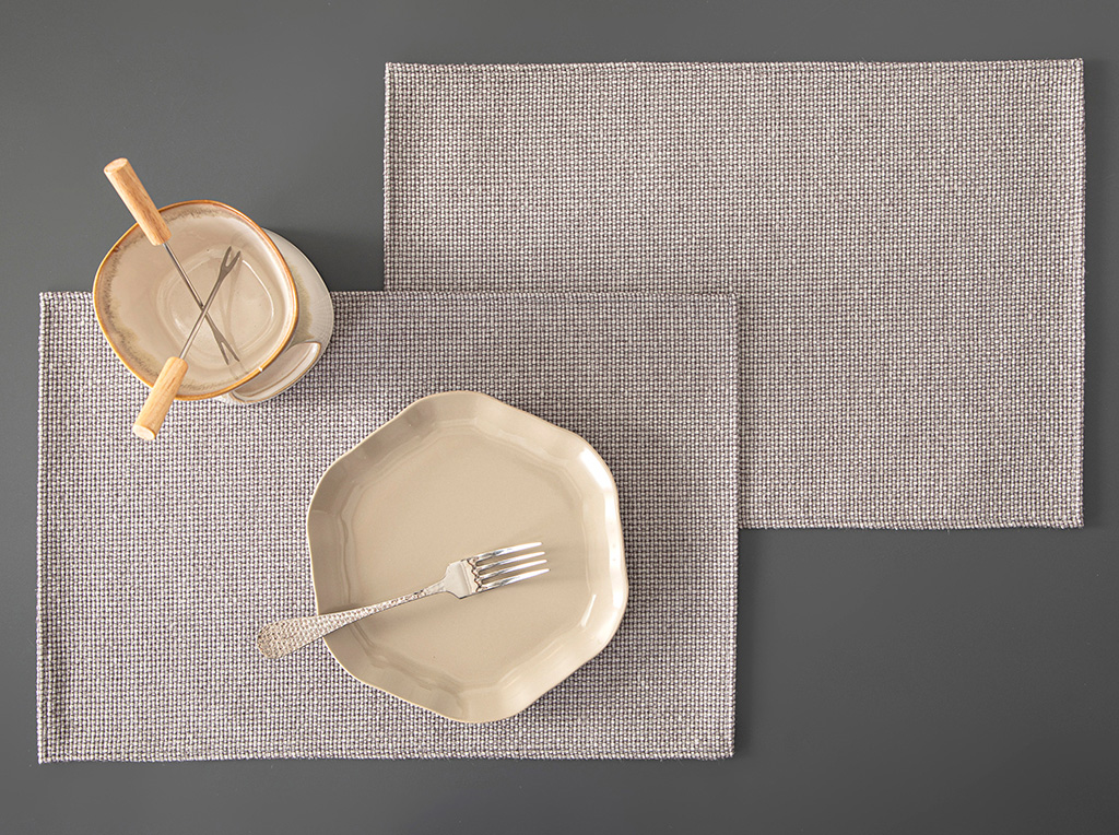 Kiara Place Mat Blurred Lines