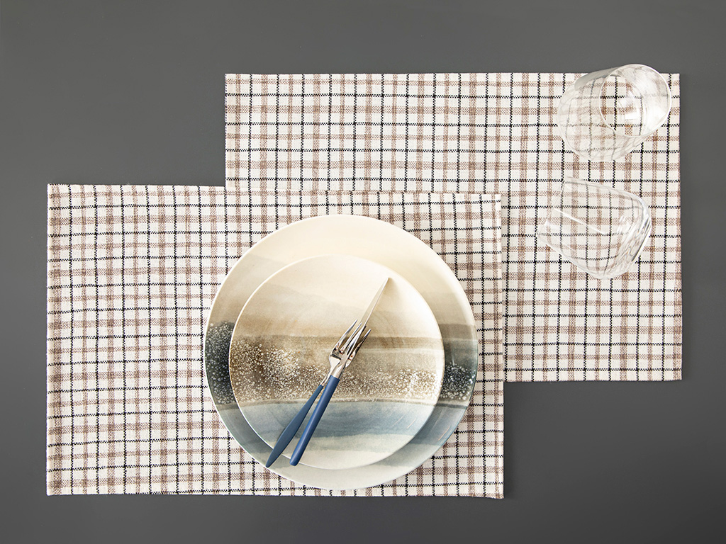 Claudia Place Mat Blurred Lines