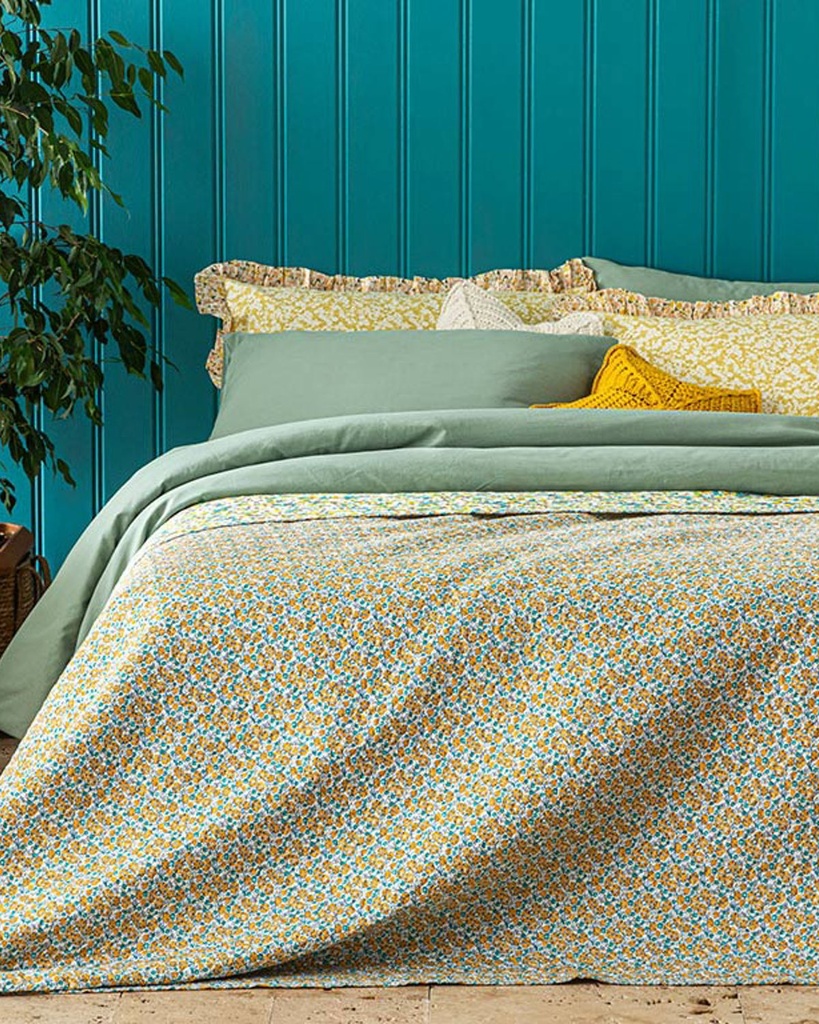 Classic Pretty Multi-Purposed Quilt Timeless