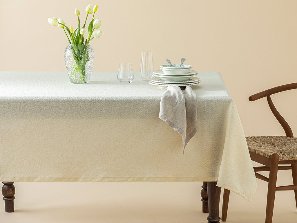 Nelda Table Cloth Timeless