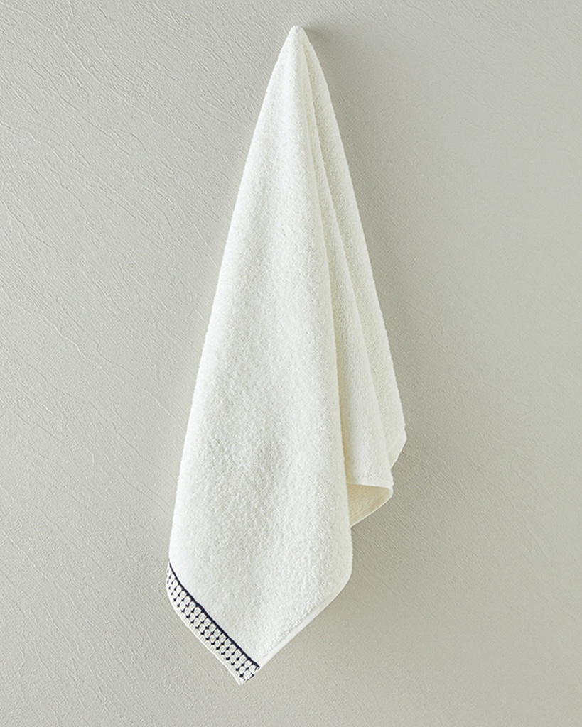 Modern Dots Face Towel MODERN MANIFEST