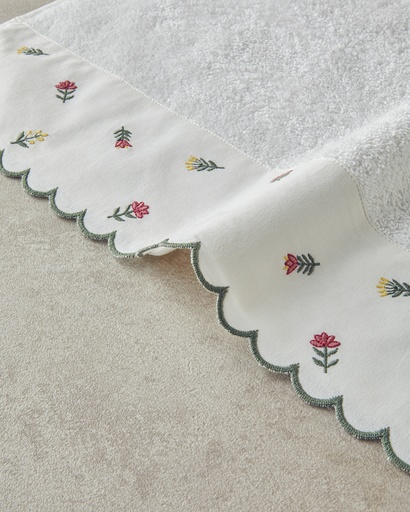 [10045566001] Romantic Flowers Face Towel Ornate Retro