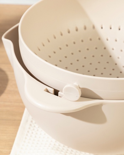 Basic Strainer Timeless